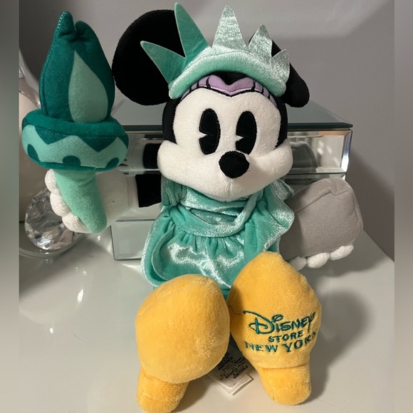 DISNEY New York plush - Picture 1 of 3